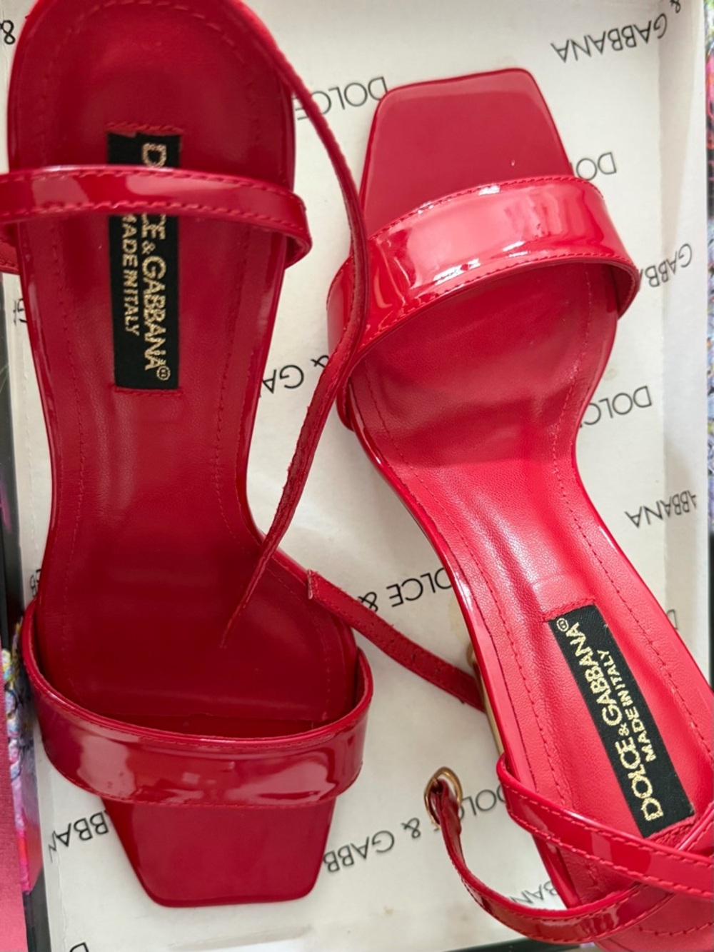 Red Patent Leather Ankle-Strap Sandals with Gold Sculptural Heel - Picture 6 of 7